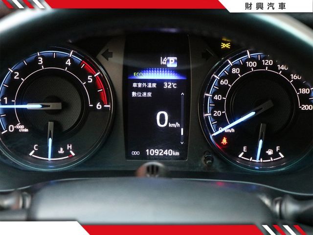 精選海力士又來啦！深邃的藍色，豪邁的外觀，配備環景、通風座椅、前後電子後視鏡，這絕對是你心目中首選！柴油2.8扭力感十足  第16張相片