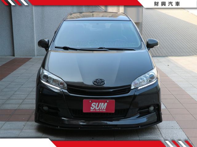 七人座黑色WISH超帥！小幅度改裝驗車容易！車況正常好開，史上最成功的車款之一，漂亮舒服又好坐，露營車宿大空間！  第2張相片