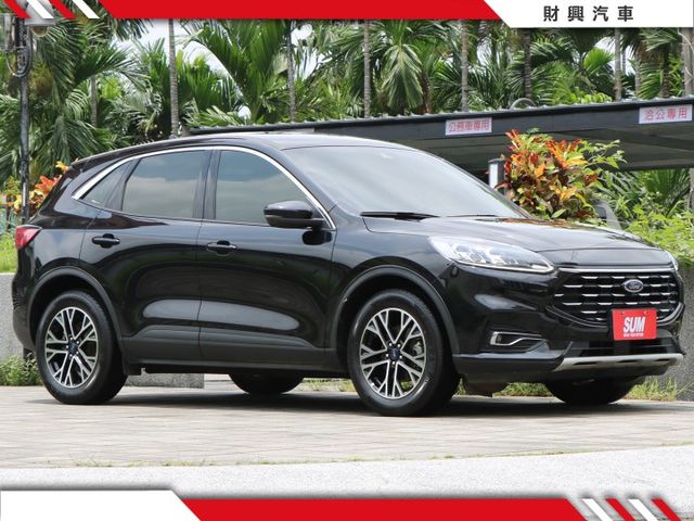 你在找一台可以日常通勤，又可以假日出外旅遊的全能車？選我準沒錯。操控性好、安全性高、空間又大、配備還多，怎麼可能不喜歡！  第5張相片
