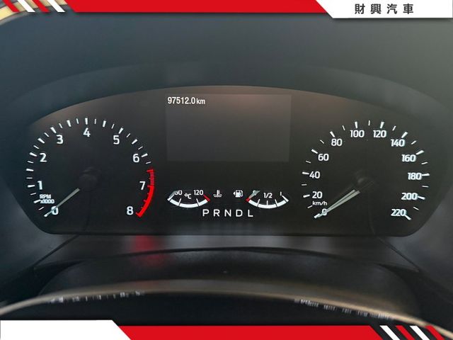 你在找一台可以日常通勤，又可以假日出外旅遊的全能車？選我準沒錯。操控性好、安全性高、空間又大、配備還多，怎麼可能不喜歡！  第15張相片