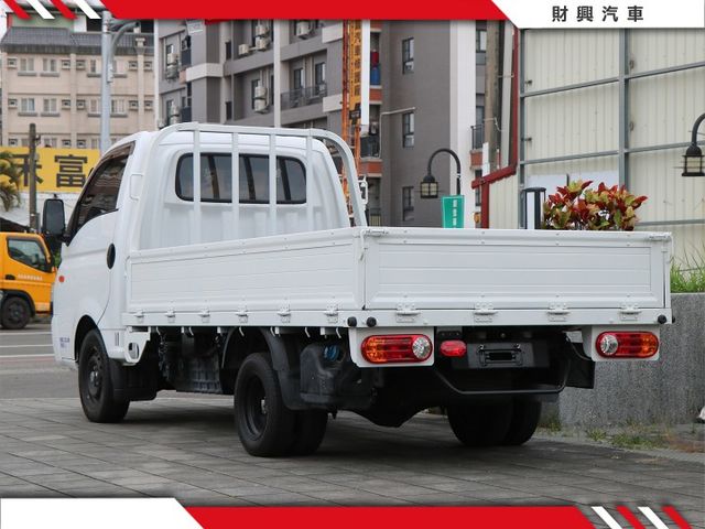大家很愛的現代小霸王貨車來啦！好養又好開！妥善率超棒，最適合有載中大型物品需求的老闆們！  第3張相片