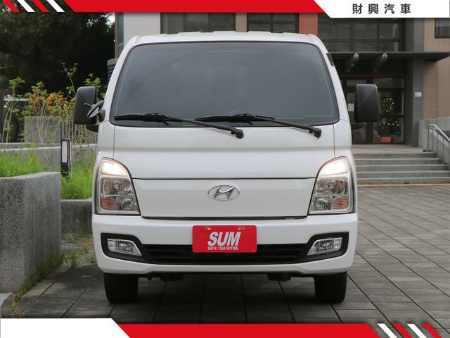 大家很愛的現代小霸王貨車來啦！好養又好開！妥善率超棒，最適合有載中大型物品需求的老闆們！  第6張相片