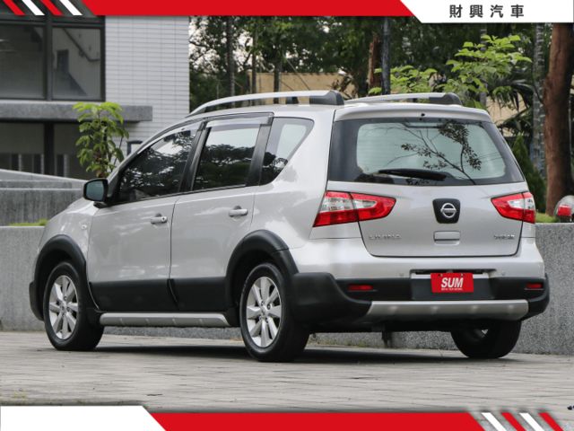 1.6行家皮椅版LIVINA~附行車紀錄器！全車原漆原鈑件~胎壓偵測、車頂架、頭燈水平調整~  第4張相片