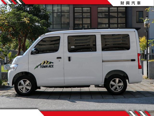 2025全新車！立即釋出直接現省！白車水水又大方！TSS最高規湯A廂車就在這裡！喜歡來問！  第2張相片