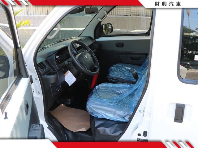 2025全新車！立即釋出直接現省！白車水水又大方！TSS最高規湯A廂車就在這裡！喜歡來問！  第8張相片