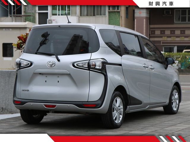 還在找商貨用超舒適休旅車嗎？左右手動滑門進出空間超方便！超新車況，超優內外，還有IKEY讓你更便利！  第3張相片
