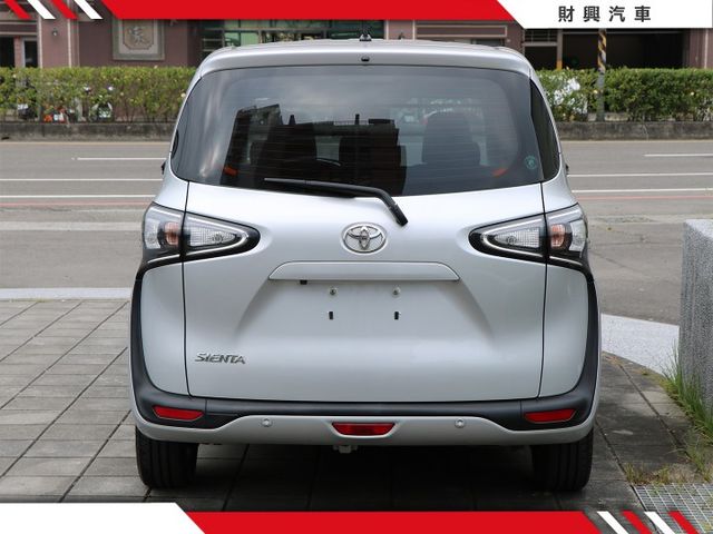 還在找商貨用超舒適休旅車嗎？左右手動滑門進出空間超方便！超新車況，超優內外，還有IKEY讓你更便利！  第7張相片