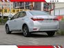 配備超多，改裝方向盤、室內氣氛燈、抬頭顯、電子後視鏡、環景、KEYLESS、大螢幕多工安卓機，車況超優直接賺到！  第3張縮圖