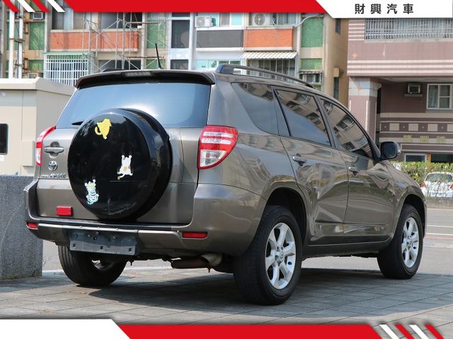 電動座椅更方便！車況良好，外觀需要小整理，米色內裝搭配棕色外觀質感超水！最超值的休旅車，好開更安全！  第2張相片
