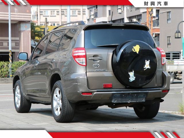電動座椅更方便！車況良好，外觀需要小整理，米色內裝搭配棕色外觀質感超水！最超值的休旅車，好開更安全！  第3張相片