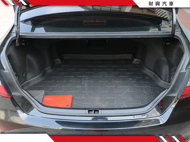國產中大型房車的榜首！大家都超愛的CAMRY，好開省油又大扮！2.0稅金+好保養直接省沒煩惱，車況超好又是原鈑件！  第9張相片
