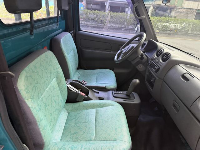 超值好車！稀有款自排更方便，超新軟蓬送給你，回去直接開門做生意，不怕風吹又雨淋！車內乾淨舒服！萬中選一  第3張相片