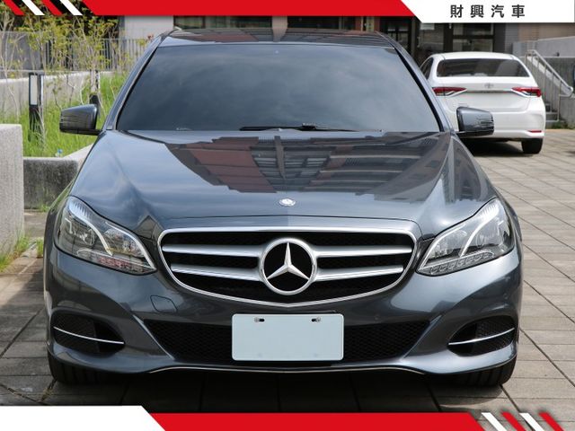 輕鬆入主賓士妥善率高，保養維修容易，全車原版件車況超棒，里程僅跑12萬， 深邃鋼鐵灰，耐髒好打理  第2張相片