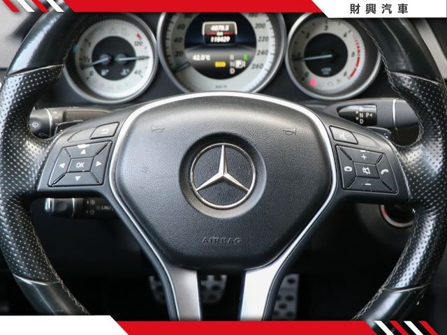 輕鬆入主賓士妥善率高，保養維修容易，全車原版件車況超棒，里程僅跑12萬， 深邃鋼鐵灰，耐髒好打理  第12張相片