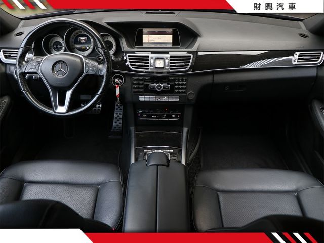 輕鬆入主賓士妥善率高，保養維修容易，全車原版件車況超棒，里程僅跑12萬， 深邃鋼鐵灰，耐髒好打理  第15張相片