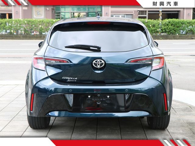 AURIS再進化!!高票獲選年輕人最愛T牌車款，五門輕動感，搭配車身線條與高質感內裝，特殊黑藍色辨識度超高！水車只有一台  第3張相片