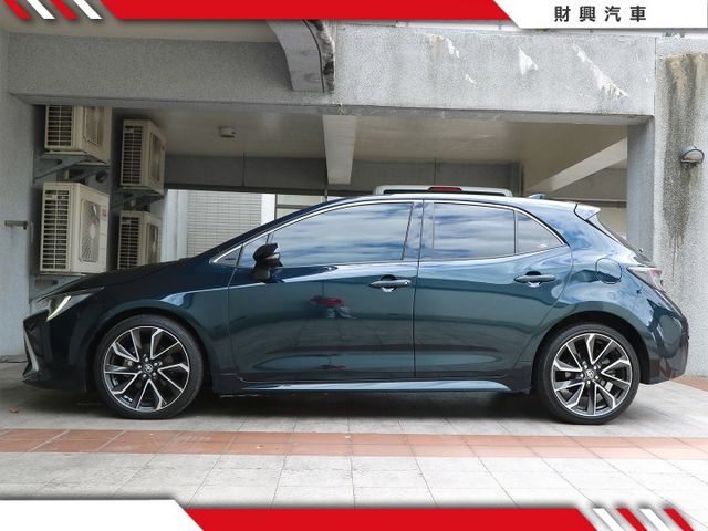 AURIS再進化!!高票獲選年輕人最愛T牌車款，五門輕動感，搭配車身線條與高質感內裝，特殊黑藍色辨識度超高！水車只有一台  第7張相片