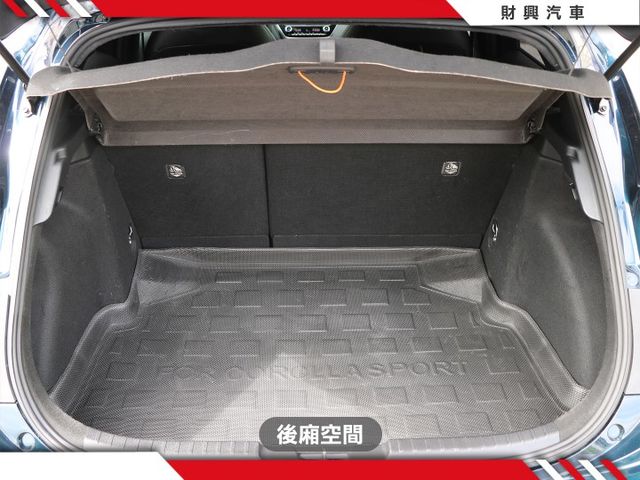 AURIS再進化!!高票獲選年輕人最愛T牌車款，五門輕動感，搭配車身線條與高質感內裝，特殊黑藍色辨識度超高！水車只有一台  第11張相片