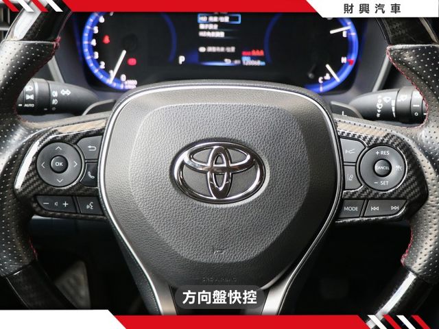 AURIS再進化!!高票獲選年輕人最愛T牌車款，五門輕動感，搭配車身線條與高質感內裝，特殊黑藍色辨識度超高！水車只有一台  第13張相片