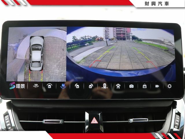 AURIS再進化!!高票獲選年輕人最愛T牌車款，五門輕動感，搭配車身線條與高質感內裝，特殊黑藍色辨識度超高！水車只有一台  第17張相片