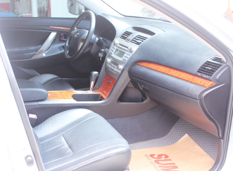 TOYOTA CAMRY 2010《2.0 經典銀色》⭐️家庭代步車⭐️優惠價格、實車實價 ，內外乾淨漂亮，一手車!  第4張相片