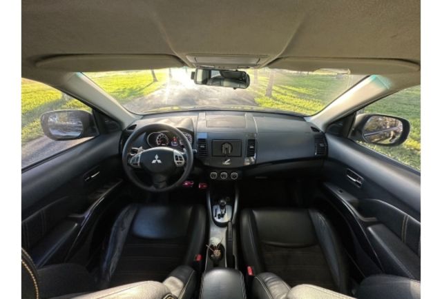 Mitsubishi OUTLANDER  第3張相片