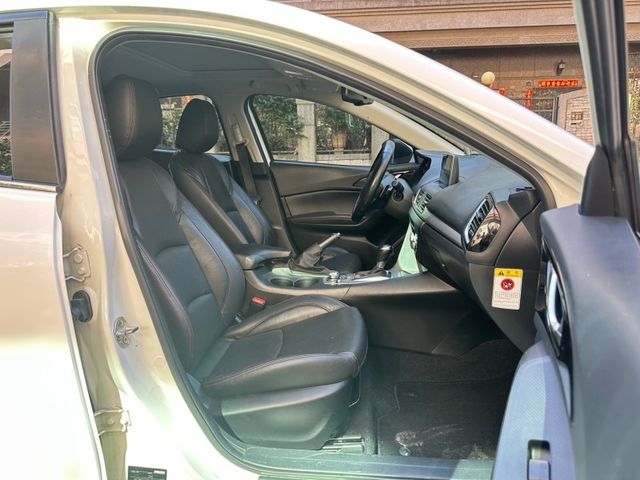 Mazda Mazda3  第8張相片