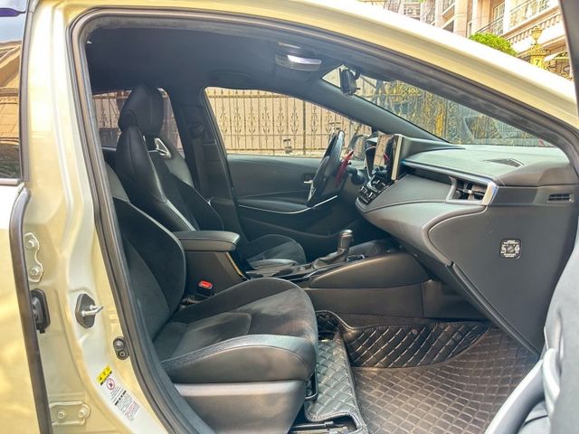 Toyota Auris  第8張相片