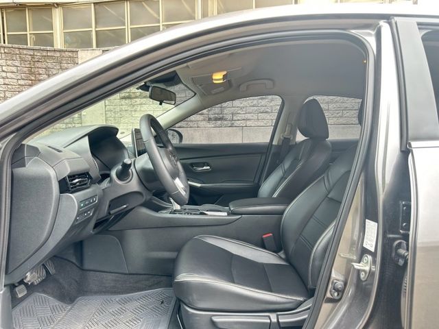 Nissan Sentra  第7張相片