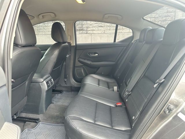 Nissan Sentra  第9張相片
