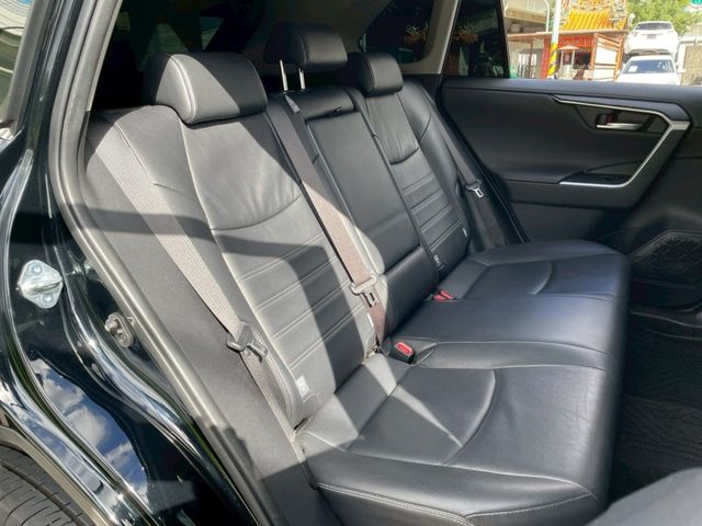 Toyota RAV4  第7張相片