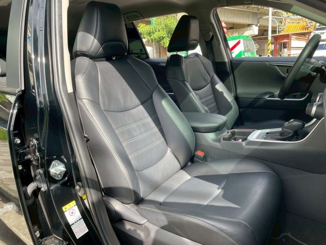 Toyota RAV4  第8張相片
