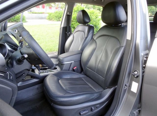 頂級旗艦版 4WD 全景天窗 電動椅 i-key 定速 雙區恆溫 導航+倒車顯影 低里程 原版件 全額貸  第13張相片