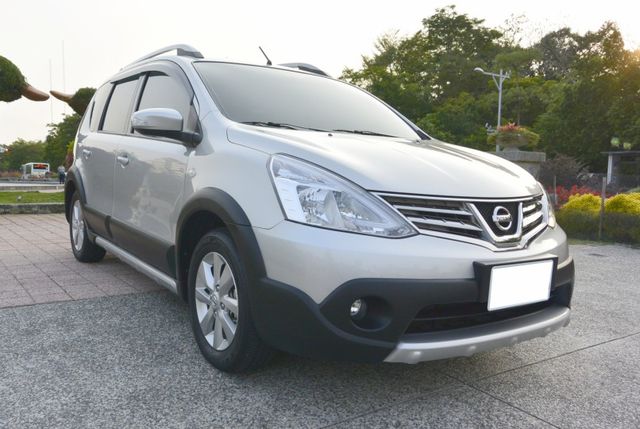 原廠影音.電視.導航.倒車顯影.胎壓偵測 小車大空間 載人載貨都好用 全額貸  第2張相片