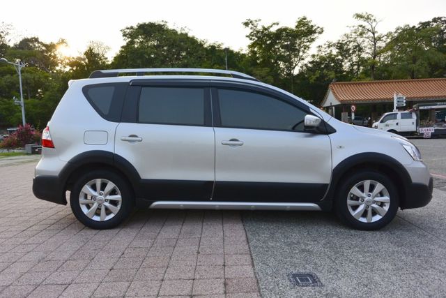 原廠影音.電視.導航.倒車顯影.胎壓偵測 小車大空間 載人載貨都好用 全額貸  第4張相片