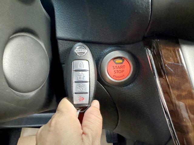 豪華影音版~免鑰匙啟動 定速 雙區恆溫 360環景.導航.電視.倒車顯影 胎壓偵測 原版件 全額貸  第8張相片