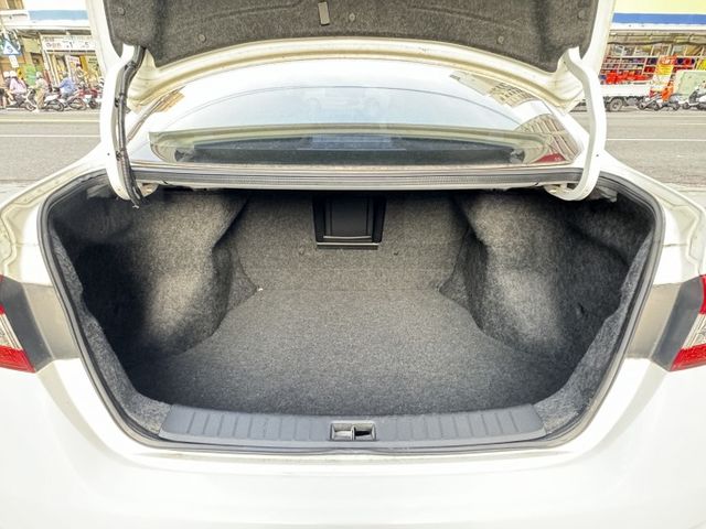 豪華影音版~免鑰匙啟動 定速 雙區恆溫 360環景.導航.電視.倒車顯影 胎壓偵測 原版件 全額貸  第16張相片