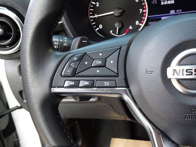 駕趣享樂版~只跑3萬 選配麂皮內裝 BOSE音響 360環景.導航 盲點 LED頭燈 換檔撥片 全額貸  第9張相片