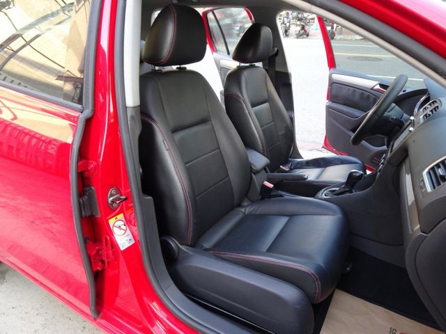 電視.衛星導航.倒車顯影 車況佳 內裝漂亮 全車無待修  第13張相片