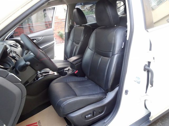 4WD 衛星導航.360環景 LED頭燈 電動尾門 全景天窗 電動椅 免鑰匙 定速 雙區恆溫  全額貸  第13張相片