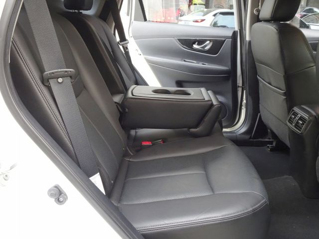 4WD 衛星導航.360環景 LED頭燈 電動尾門 全景天窗 電動椅 免鑰匙 定速 雙區恆溫  全額貸  第15張相片