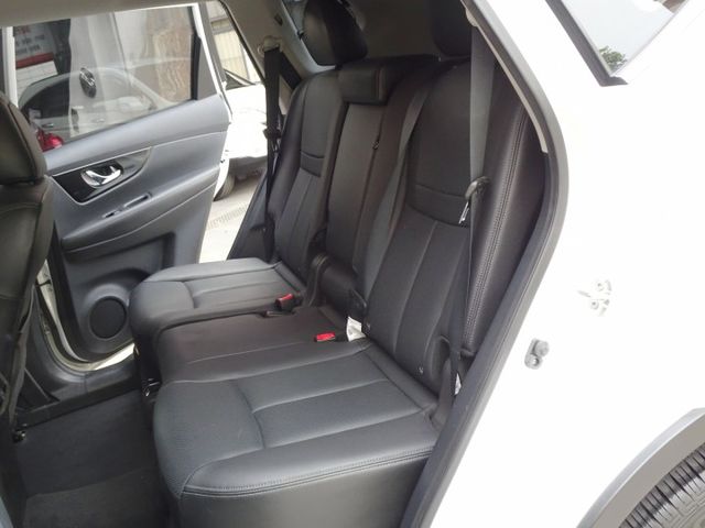 4WD 衛星導航.360環景 LED頭燈 電動尾門 全景天窗 電動椅 免鑰匙 定速 雙區恆溫  全額貸  第16張相片