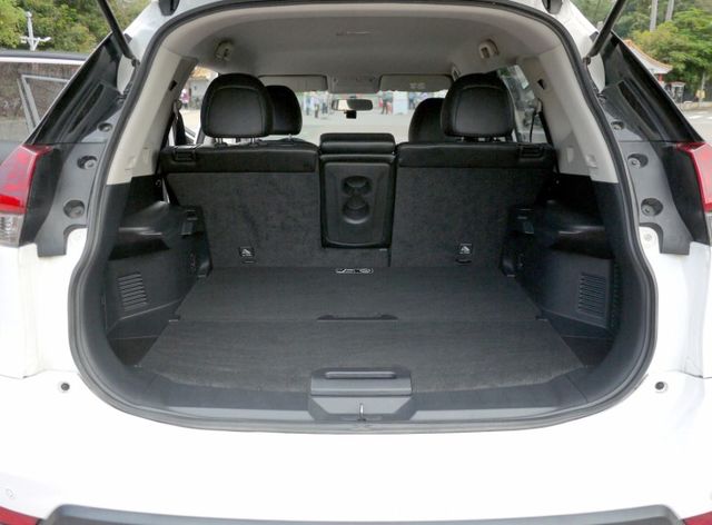 4WD 衛星導航.360環景 LED頭燈 電動尾門 全景天窗 電動椅 免鑰匙 定速 雙區恆溫  全額貸  第18張相片