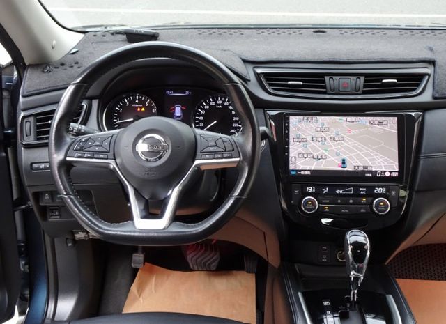 360環景影像 衛星導航 定速巡航 盲點偵測 免鑰匙起動 雙區恆溫空調 胎壓偵測 原版件 全額貸  第7張相片