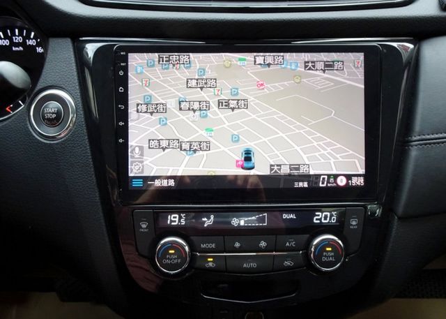 360環景影像 衛星導航 定速巡航 盲點偵測 免鑰匙起動 雙區恆溫空調 胎壓偵測 原版件 全額貸  第9張相片