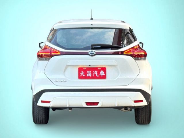 小改款~LED頭燈 定速 自動跟車 主動煞停 電子手煞車 免鑰匙啟動  Apple CarPlay 原版件 全額貸  第5張相片