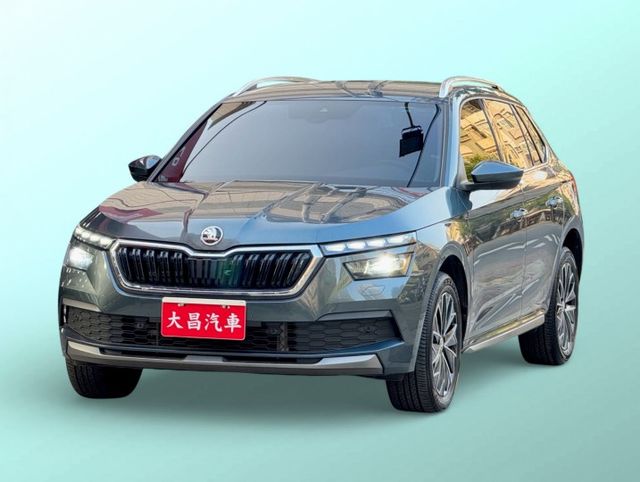 只跑2萬公里 LED頭燈 電動尾門 ACC主動跟車 盲點偵測 雙區恆溫 免鑰匙啟動 原漆原版件 全額貸  第1張相片