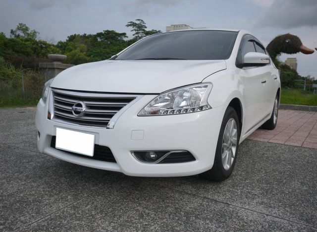 豪華影音版~免鑰匙啟動 定速 雙區恆溫 多媒體.導航.倒車顯影 音響快撥 全額貸  第1張相片