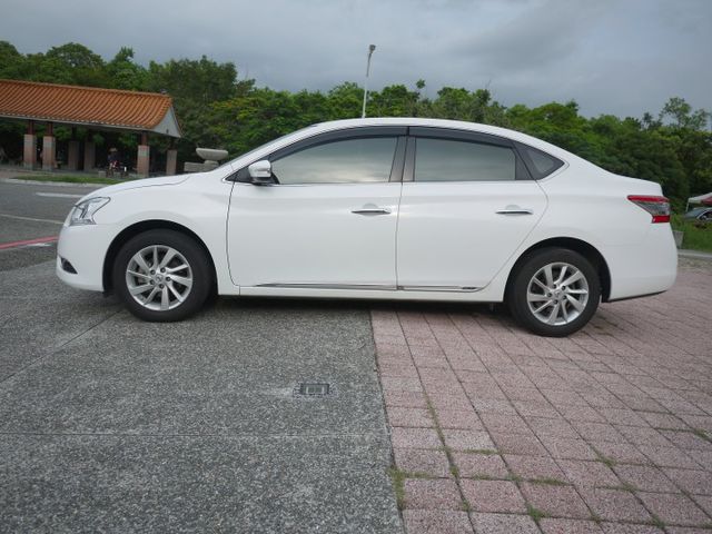 豪華影音版~免鑰匙啟動 定速 雙區恆溫 多媒體.導航.倒車顯影 音響快撥 全額貸  第3張相片