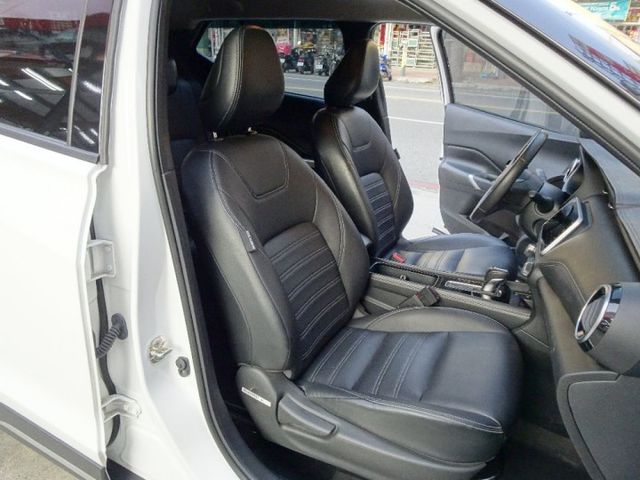 旗艦版~原廠影音.360環景 盲點偵測 自動跟車 LED頭燈 電子手煞車 全額貸  第17張相片